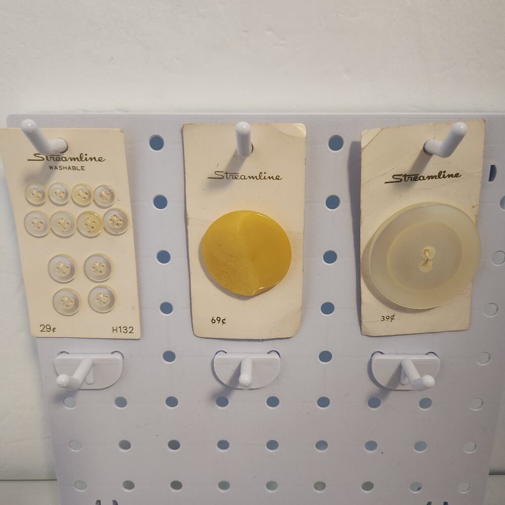 Lot of Vintage Streamline Buttons